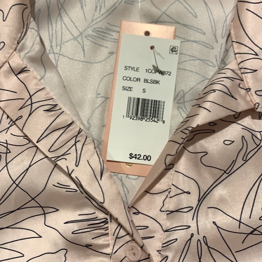 Cropped button up top - Picture 4 of 5